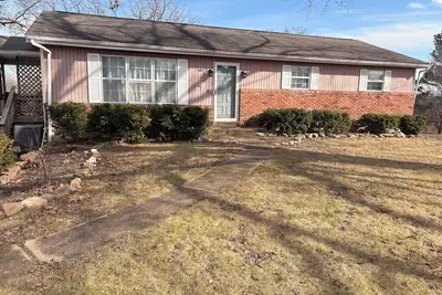 Image de Charming 3-bedroom house in serene Bourbon with Ac and fenced in yard