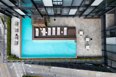 Image de Modern High-Floor Apartment with City Views