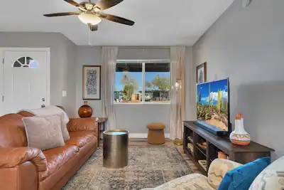 Image de Modern 3br House w/ Fast WiFi & Large Backyard