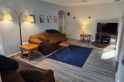 Image de Bring the family! Home with Devils Lake and Lakewood Park close by!