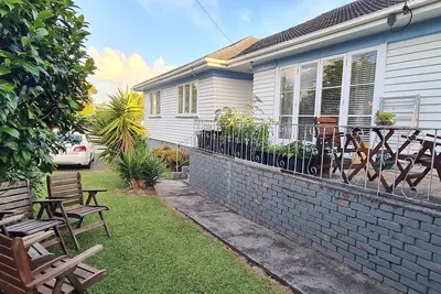 Image de 5br House in New Lynn | Parking for 2 |Close to Transport & Shops