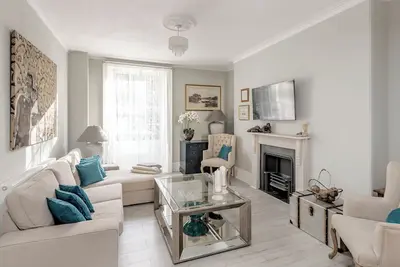 Image de Fabulous 2 bedroom garden apartment very close to town centre