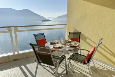 Image de Apartment with a breathtaking panorama, private lake access and raft