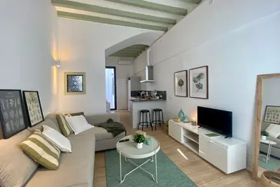 Image de Nice 1 bedroom apartment with small inner courtyard 10 min. from the beach