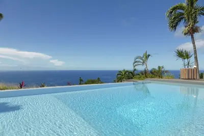 Image de Villa vue mer exceptionnelle sur les ilets Pigeon, avec piscine à débordement