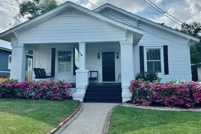 Image de Historic Bungalow