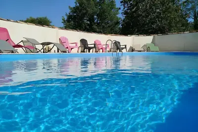 Image de Gîte Les Racines de Lili avec piscine privée, terrasse et Wi-Fi à Cieurac