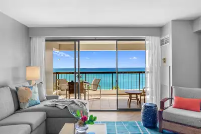 Image de Luxury ocean view suite just across street from Waikiki Beach! Free parking!