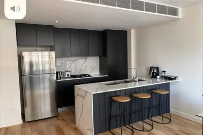 Image de Modern 2br2 Apartment Near Train City & Airport