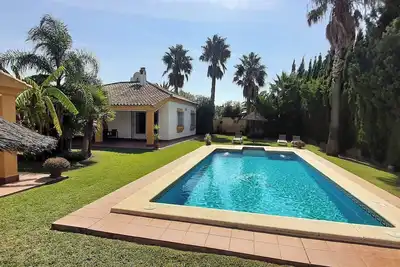 Image de Andalusian style houses (12p) with large swimming pool in subtropical garden
