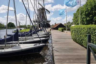 Image de A listed monument where luxury and history meet right on the water.