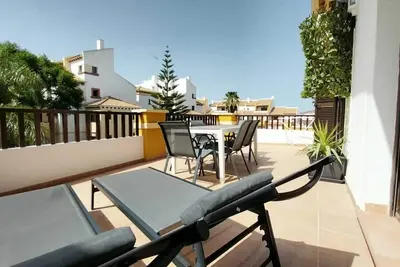 Image de Why Not Houses Golf Esuri