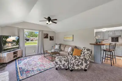 Image de Uptown Maumee Renovated Cottage by the River