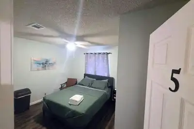 Image de The Yellow Door corporate rest complex in Groves