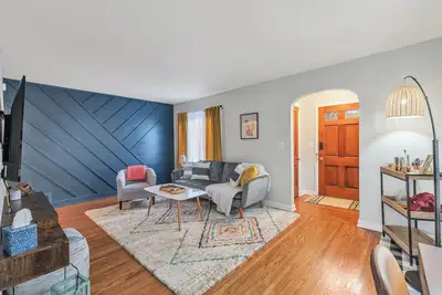 Image de Bright & Stylish near Country Club, Utmc & Zoo