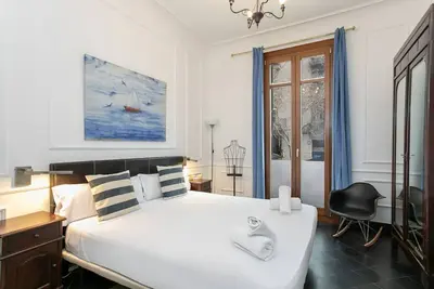 Image de Spacious & Luxury Apartment /Center