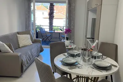 Image de One minute to the beach, sea view, terrace, 4 persons, equipped kitchen.