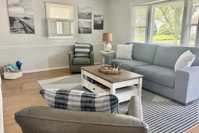 Image de Beachglass Bungalow - Cozy Beach Retreat in Huron, Ohio