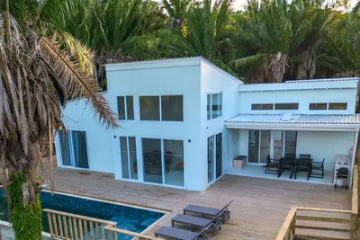 Juno Beach Villa: Rustic Luxury meets barefoot charm.