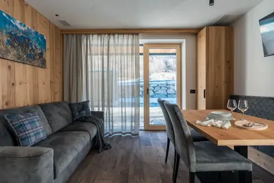 Image de « Appartement Genzianella » avec vue sur la montagne, Wi-Fi et climatisation