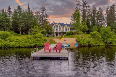 Image de LakeHouse | Hot Tub |Beach | Kayaks | Pool Table