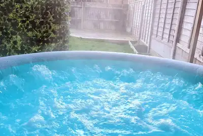 Image de Telford Hot Tub Stay | Pool Table | Sleeps 5