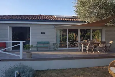 Image de Le125b-Bois et nature – Atypique villa contemporaine de plein pied