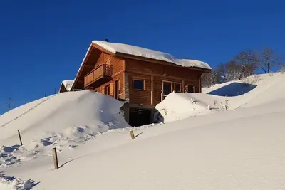 Image de Chalet, 900 m d'altitude, vue exceptionnelle, Jacuzzi extérieur toute l''année.