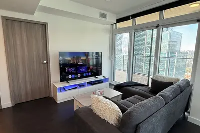 Luxury 2-bedroom 2 baths condo Downtown Toronto