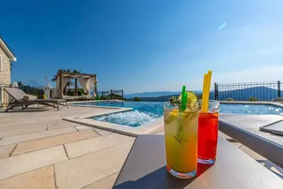 Image de Vinodol Hilltop Estate