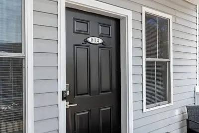 Image de Modern 5 Bedroom City Retreat + Walkable + Private Baths + Large Groups