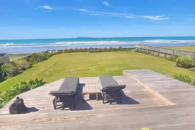 Image de Absolute beach front comfort and luxury.