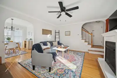 Image de Appealing 2br Cape Cod w/ bonus rm & fiber Wi-Fi!