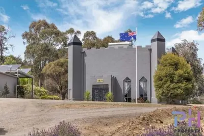 Image de The Castle: Off-Grid Retreat nestled in the Sedgwick Valley 20 mins from Bendigo