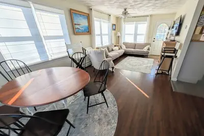 Image de New! Cozy 2 bdrm Snug Harbor cottage steps from Point Judith Salt Pond & Marina