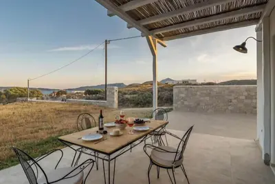 Image de Sea View Villa in Adamas with Parking – Close to Beach & Island Highlights