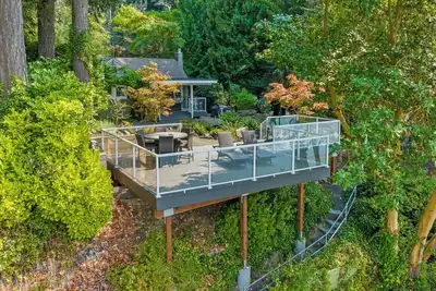 Image de Romantic 1930s Beach Cottage