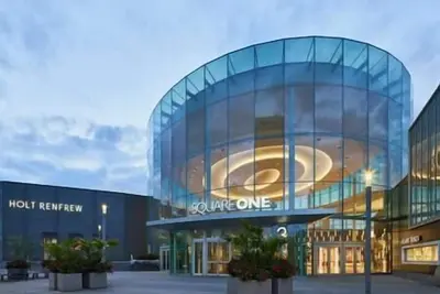 Image de 3 bedroom Modern Condo Bright Great Location + Gym