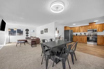 Image de Sunny Side Retreat|Sleeps 15