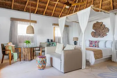 Image de Mahekal Beach | Two Ocean Front King Bed |  Relaxing Beachfront Getaway
