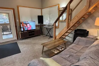 Image de Bicycle Vacation home Near Ojai. Casa De Oakview under 200 year old oaks.