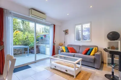 Image de T2 avec Terrasse à Six-Fours - Piscine + Parking