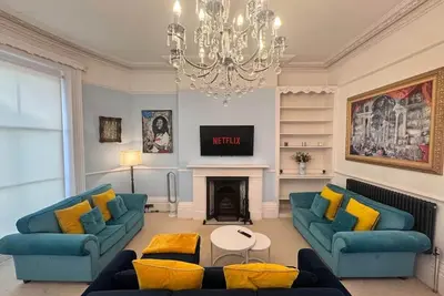 Image de Elegant Apartment in City Centre With Balcony