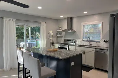 Image de Fabulous Country Apartment in \"America's Happiest Seaside Town. \"