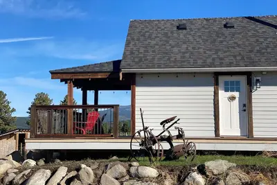 Image de Come to the Mountains, Stay on the Farm - Cozy Farm-Stay Cottage