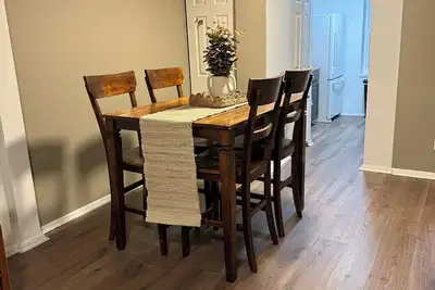 Image de Prime Hampton stay near beach, hospital, shopping.