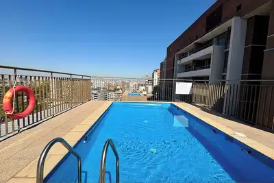 Image de Stylish Urban Apartment w/ Rooftop Pool & Parking