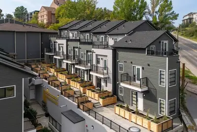 Image de Modern Villa in the heart of Crescent Heights