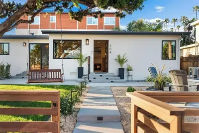 Image de Walk to Beach, Shops & Dining - Upscale 2br/2ba So Oceanside Duplex