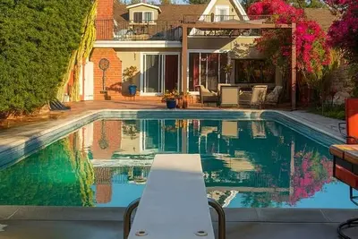 Image de Artistic House in Upscale Neighborhood of Glendale